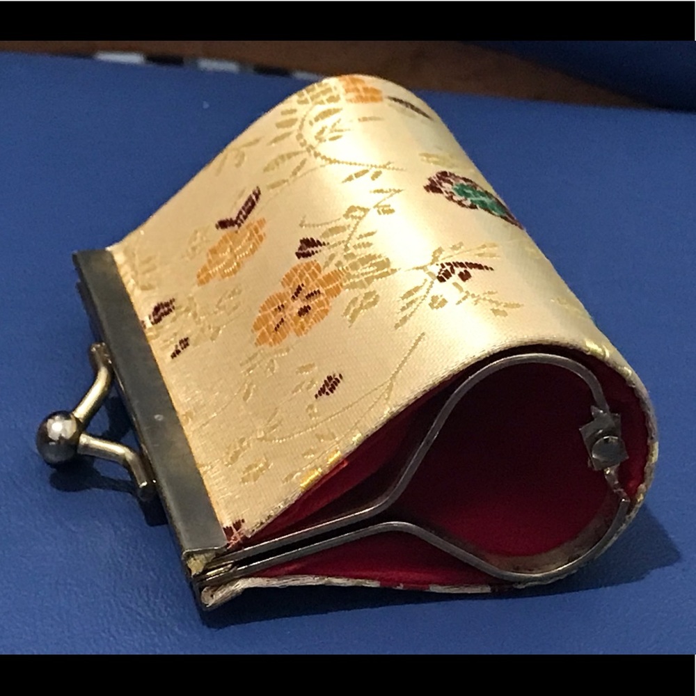 Silk floral kisslock coin purse - Picture 6 of 16